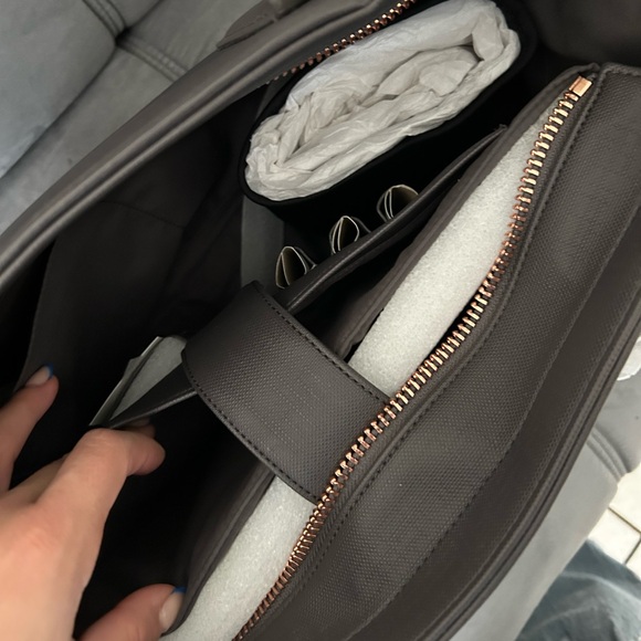 Signature Tote Graphite - Picture 8 of 10